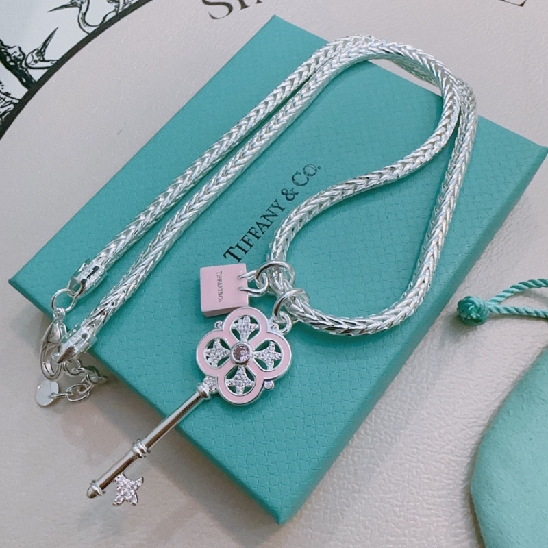 T*f*ny necklaces